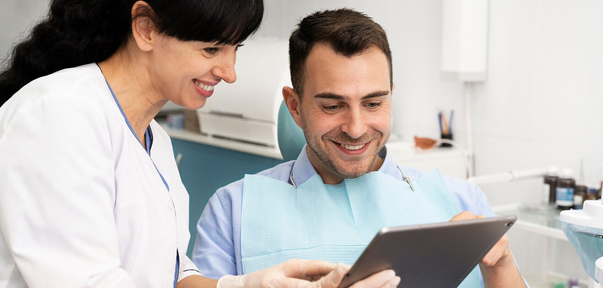 $200 New Patients With No Insurance <br><span>Includes Cleaning & Comprehensive Exams</span>
